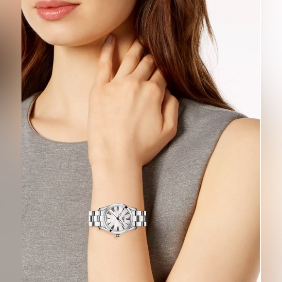 TISSOT LIKE NEW WOMEN’S STAINLESS STEEL 30MM. Only worn once. Comes with box. - Picture 7 of 7